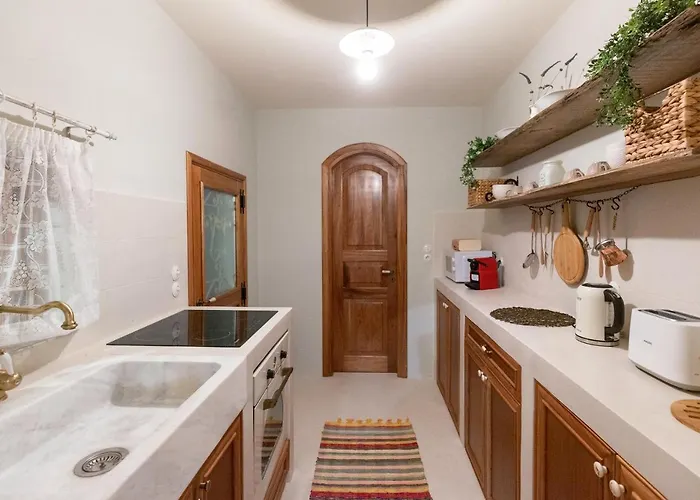 Rose Traditional House