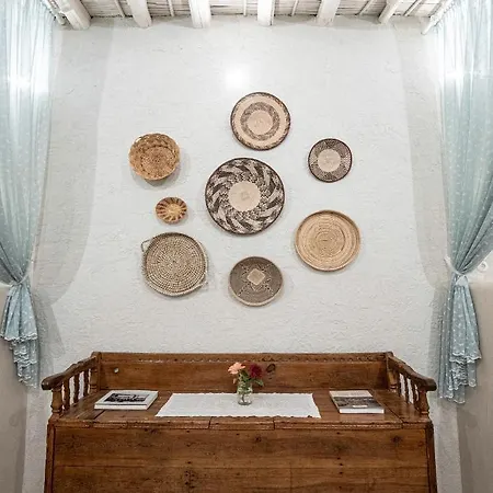 Rose Traditional House *